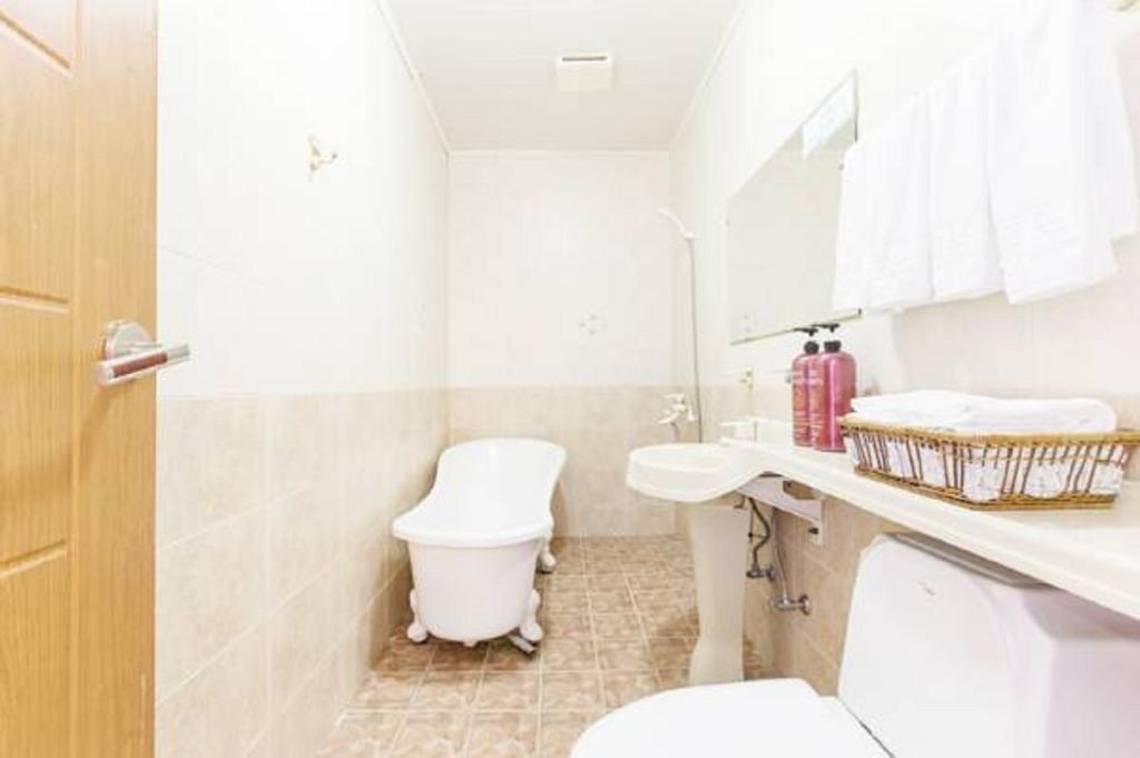 Dg Beach Pension 済州市 部屋 写真